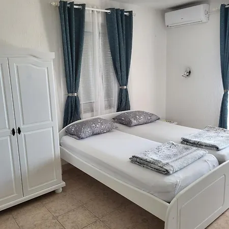 Panorama Apartment *